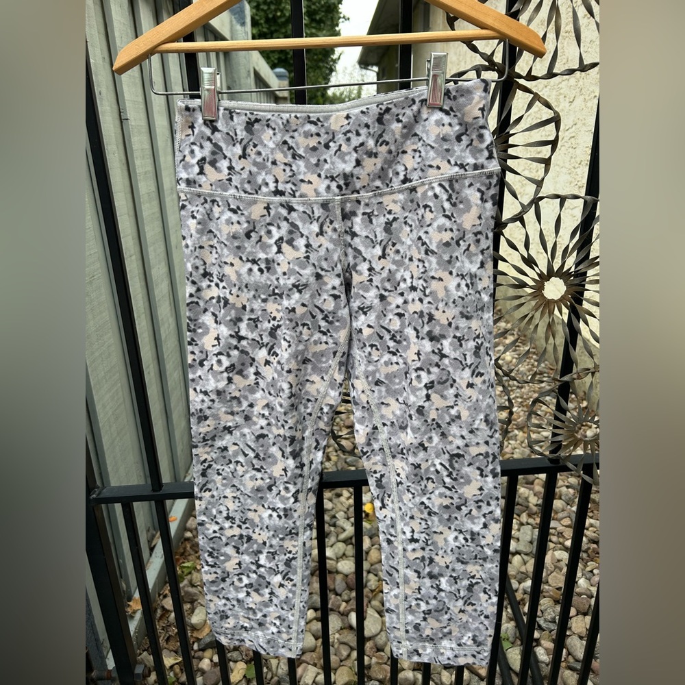 Lululemon Athletica Gray and Black Patterned Leggings